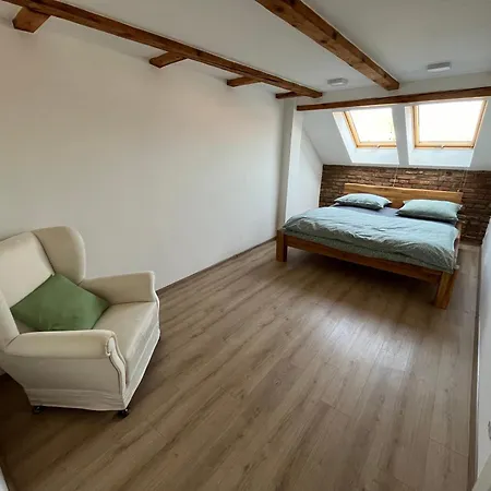 Masarykovo Namesti Apartamento *